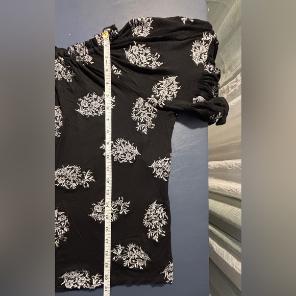 Black & White Top Size XL Floral Embroidery Bell Sleeve Peasant  Whimsigoth - Picture 4 of 8